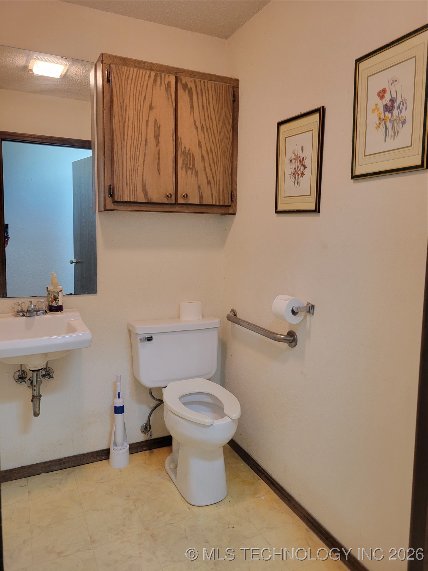 300 S Main Street Property Photo 25