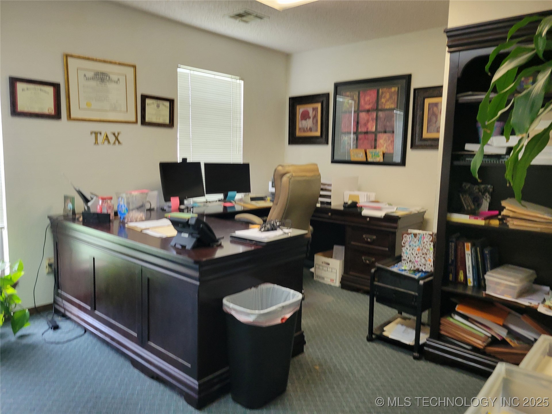 300 S Main Street Property Photo 26