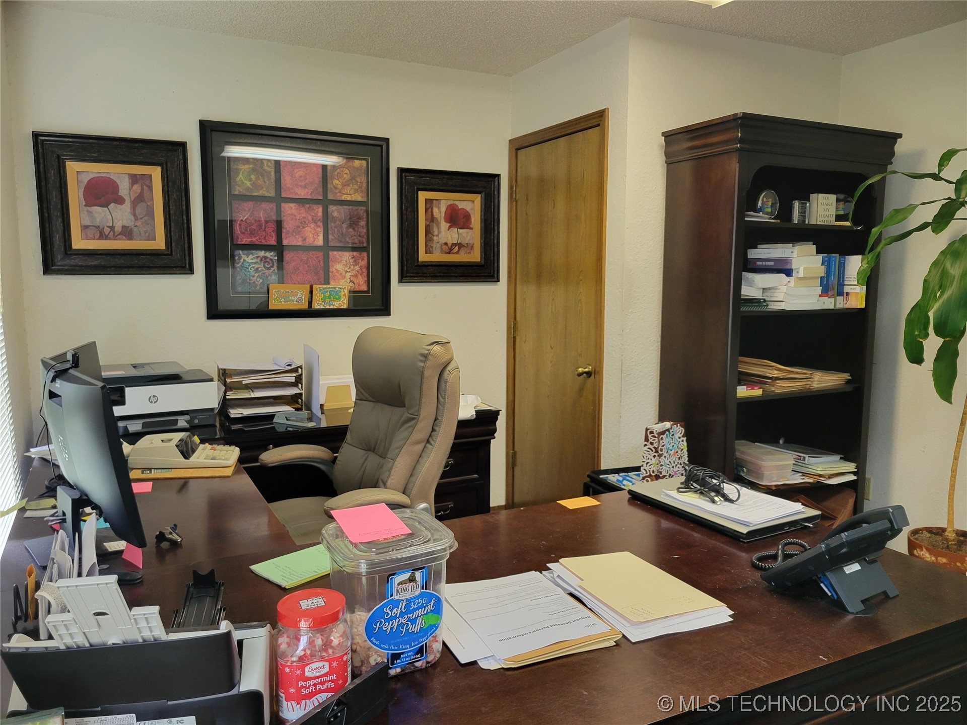 300 S Main Street Property Photo 30