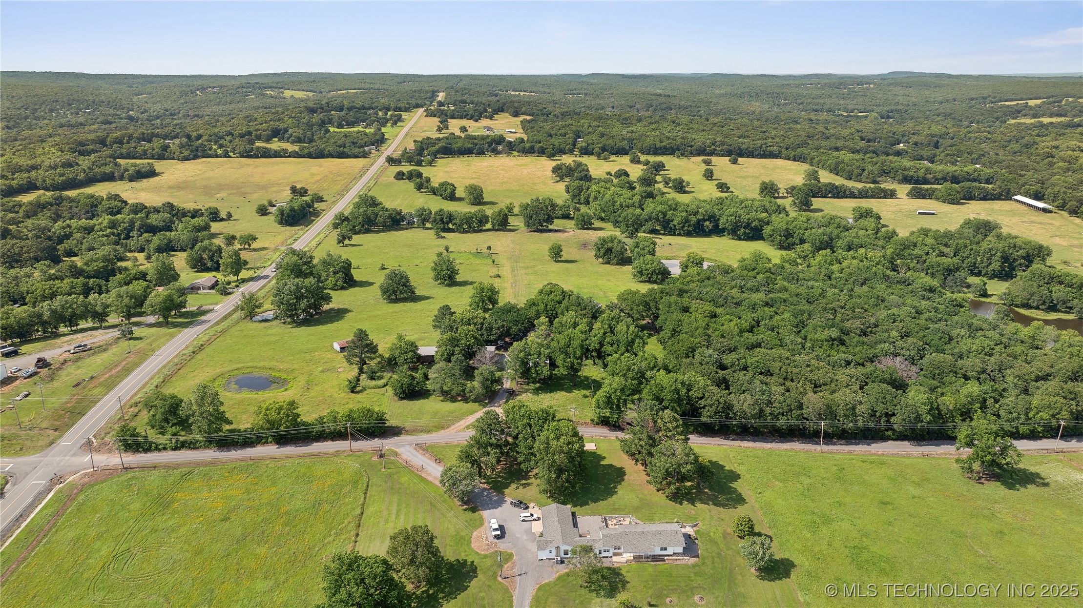 1904 N County Line Road E Property Photo 5