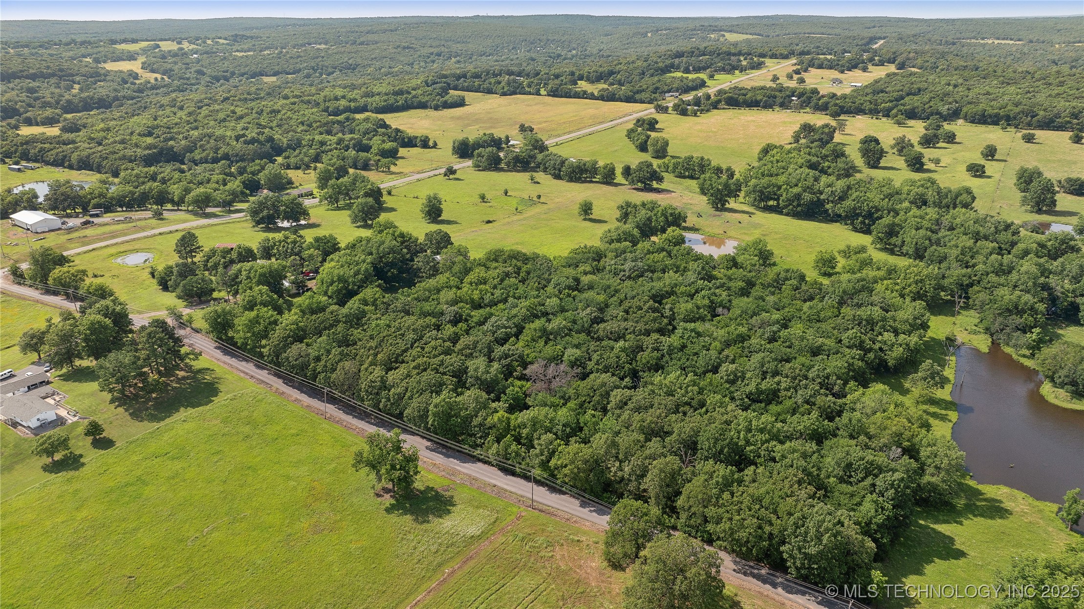 1904 N County Line Road E Property Photo 6
