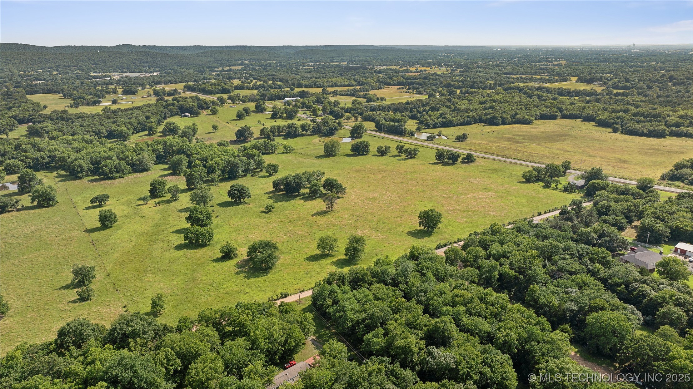 1904 N County Line Road E Property Photo 7