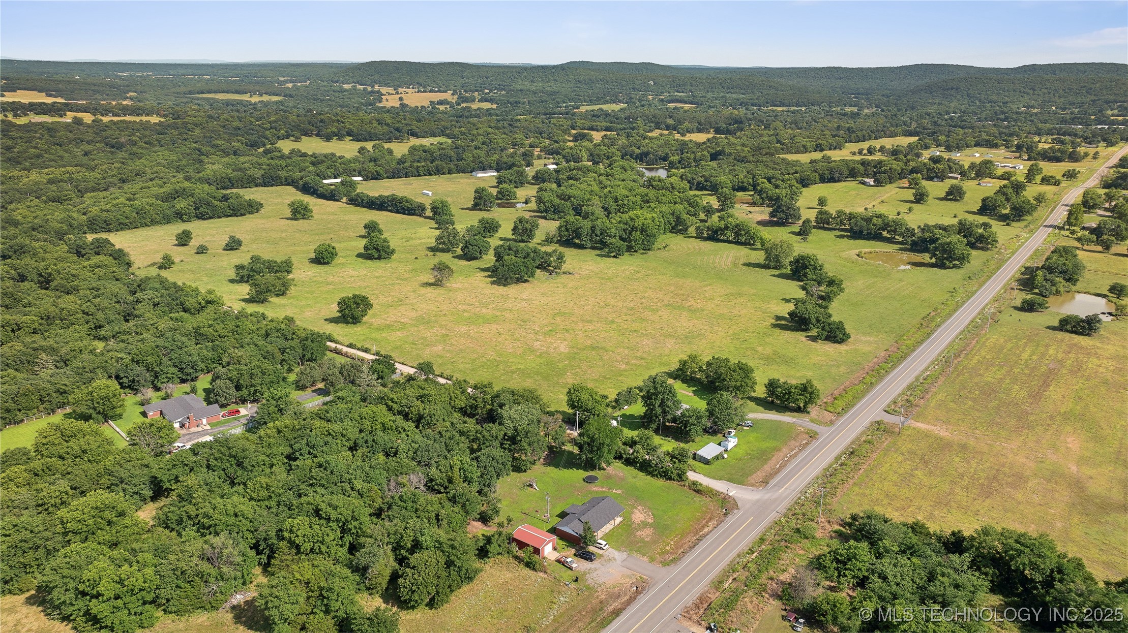 1904 N County Line Road E Property Photo 9