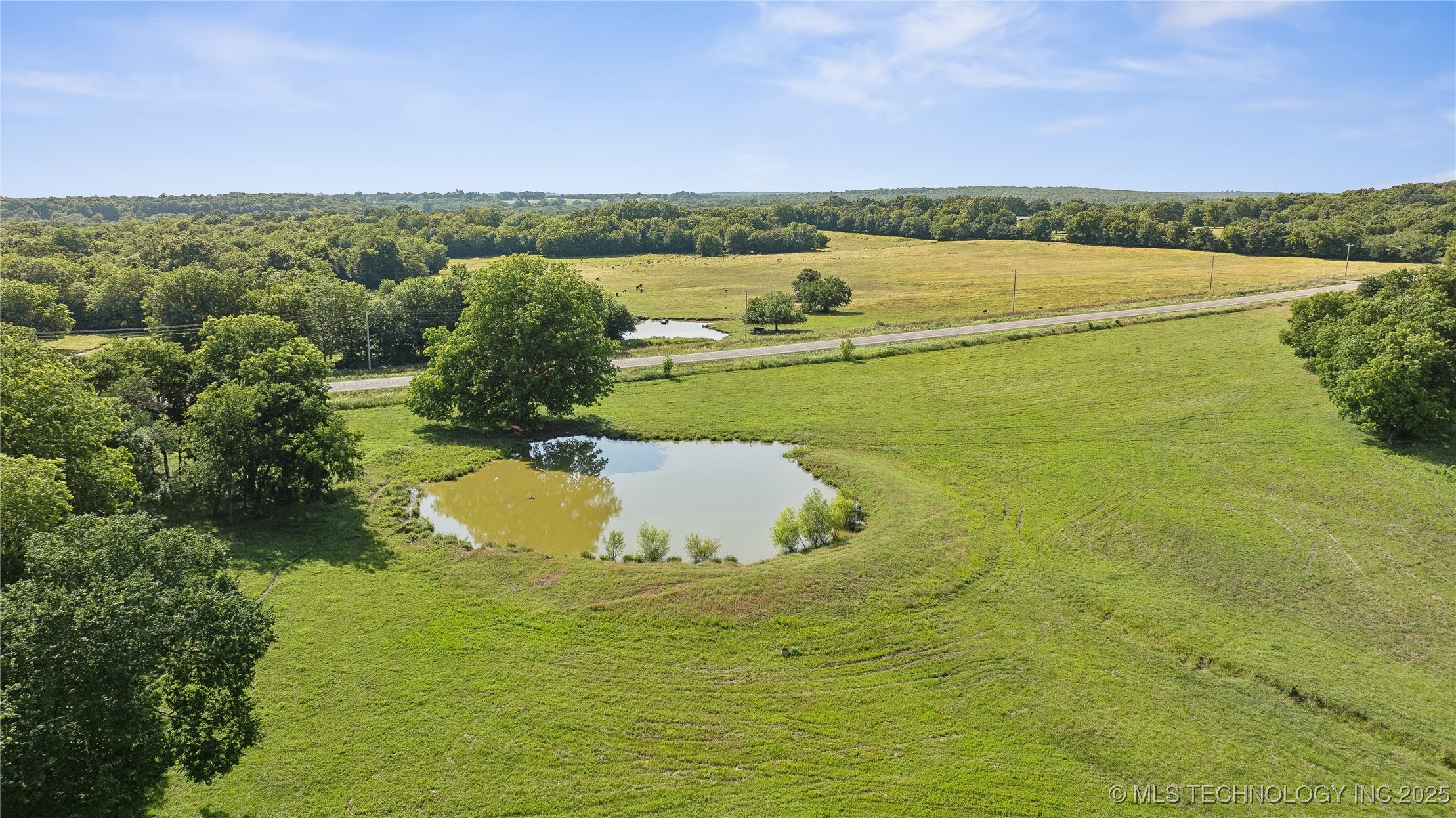 1904 N County Line Road E Property Photo 11