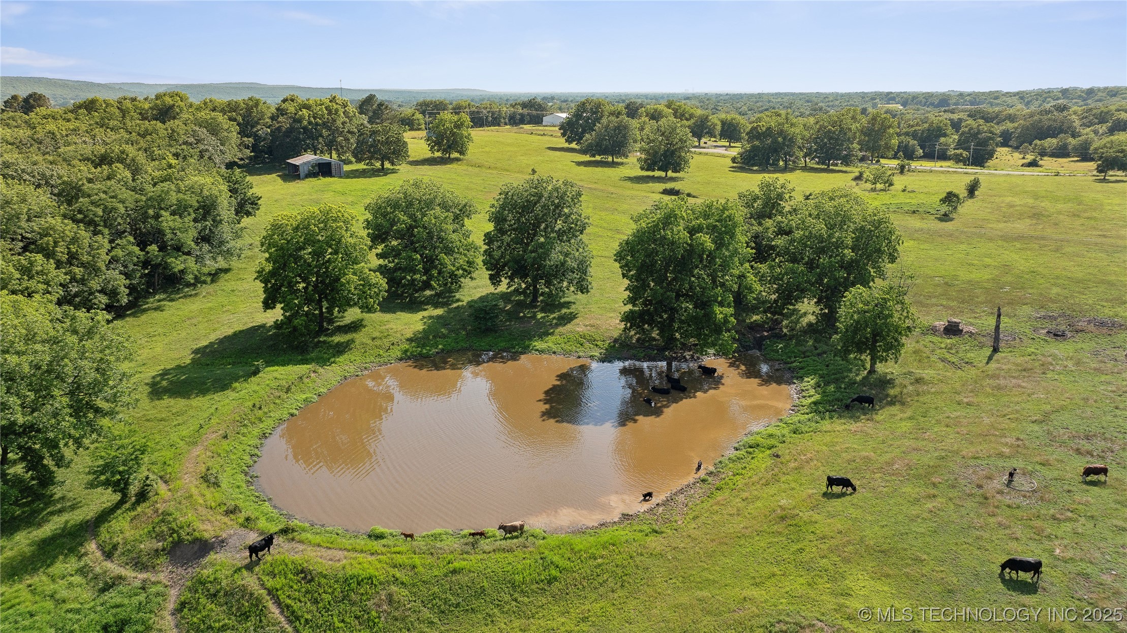 1904 N County Line Road E Property Photo 12