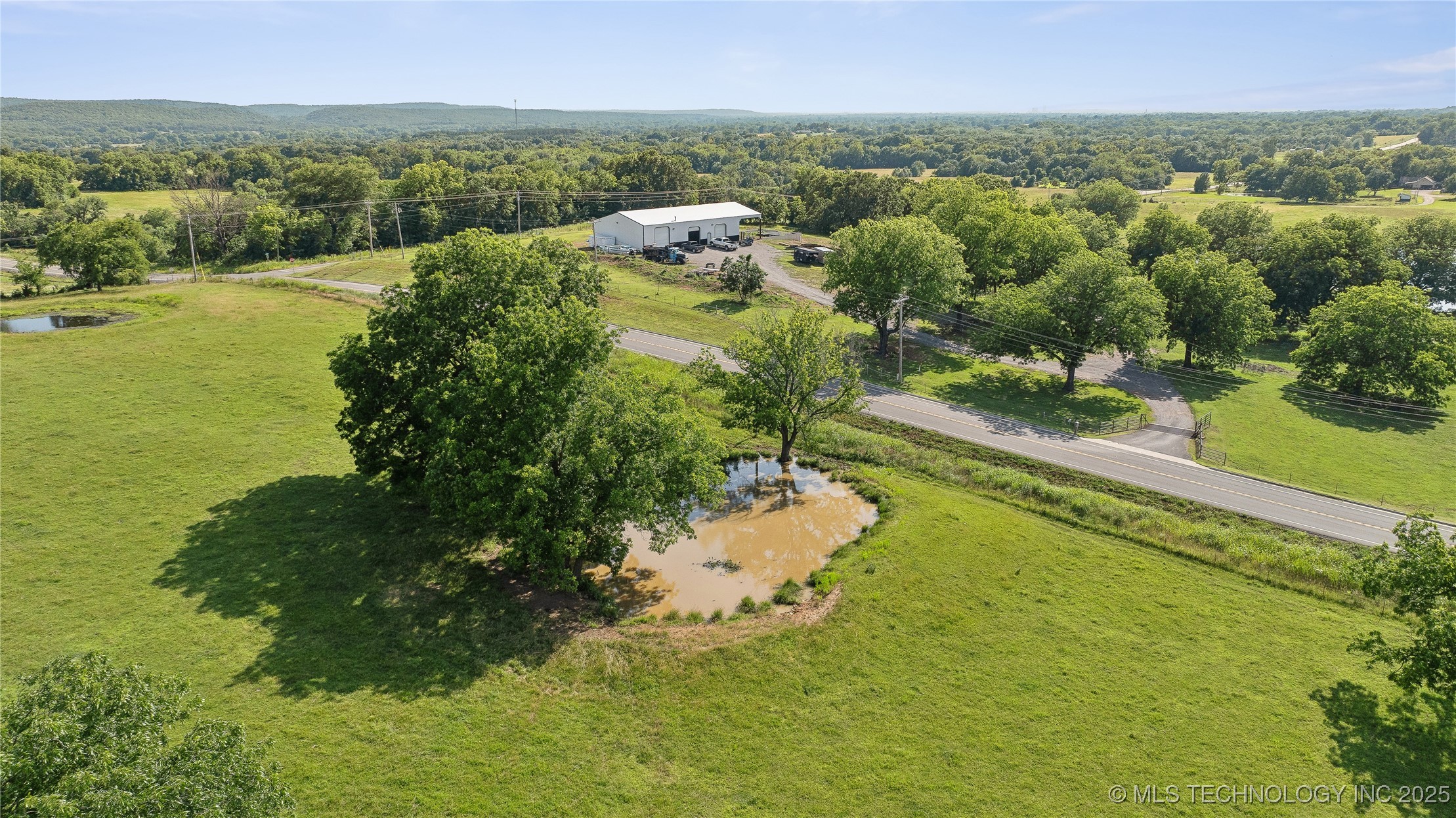 1904 N County Line Road E Property Photo 13