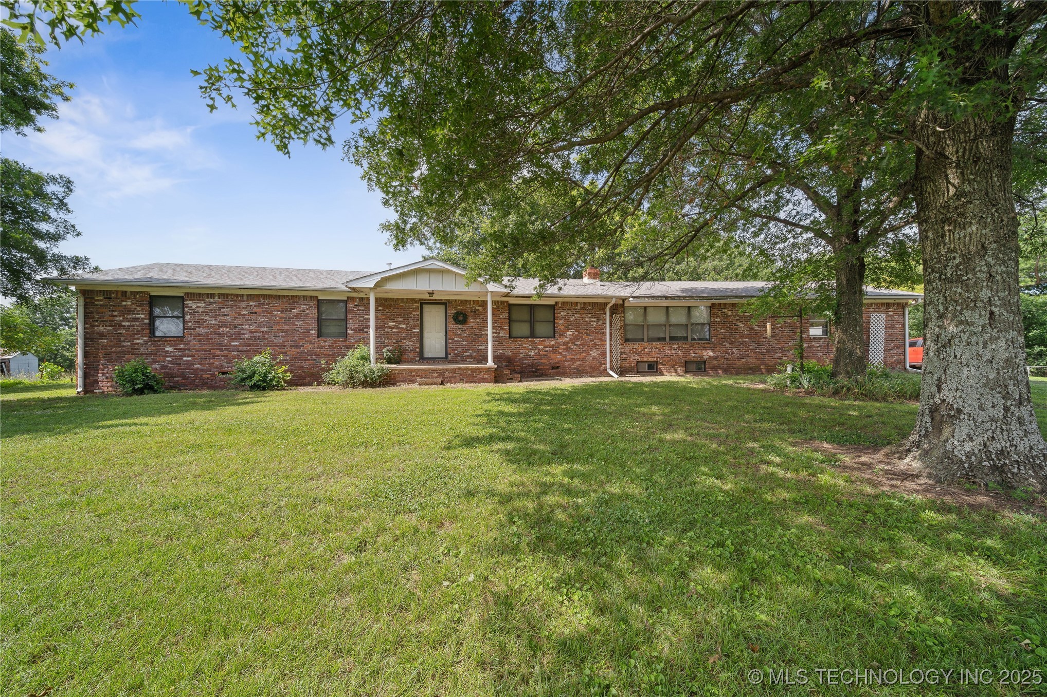 1904 N County Line Road E Property Photo 14