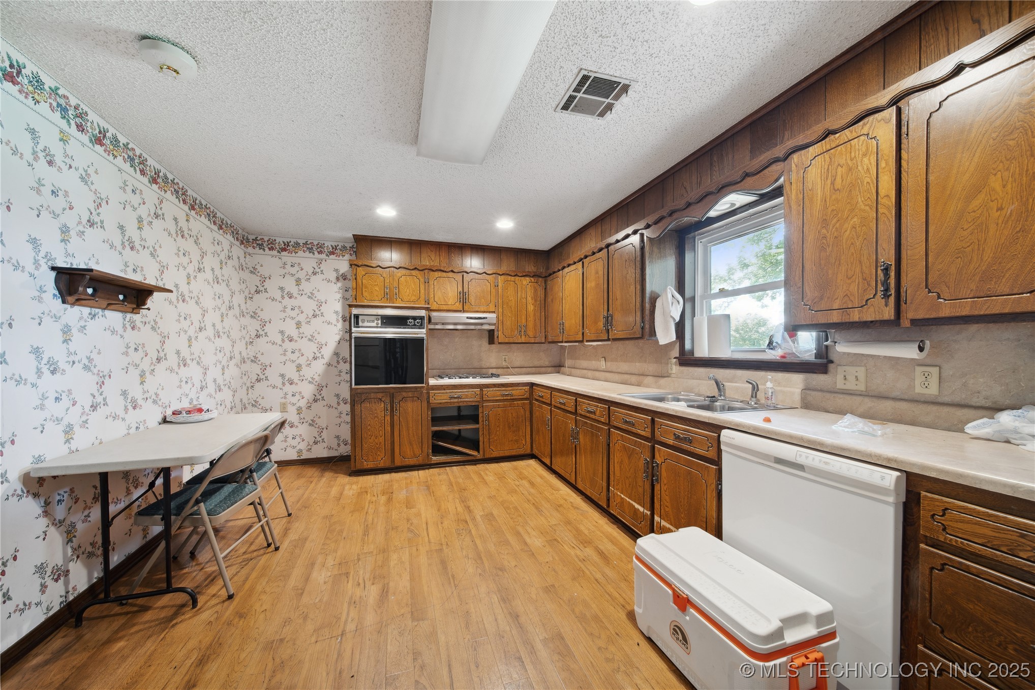 1904 N County Line Road E Property Photo 16