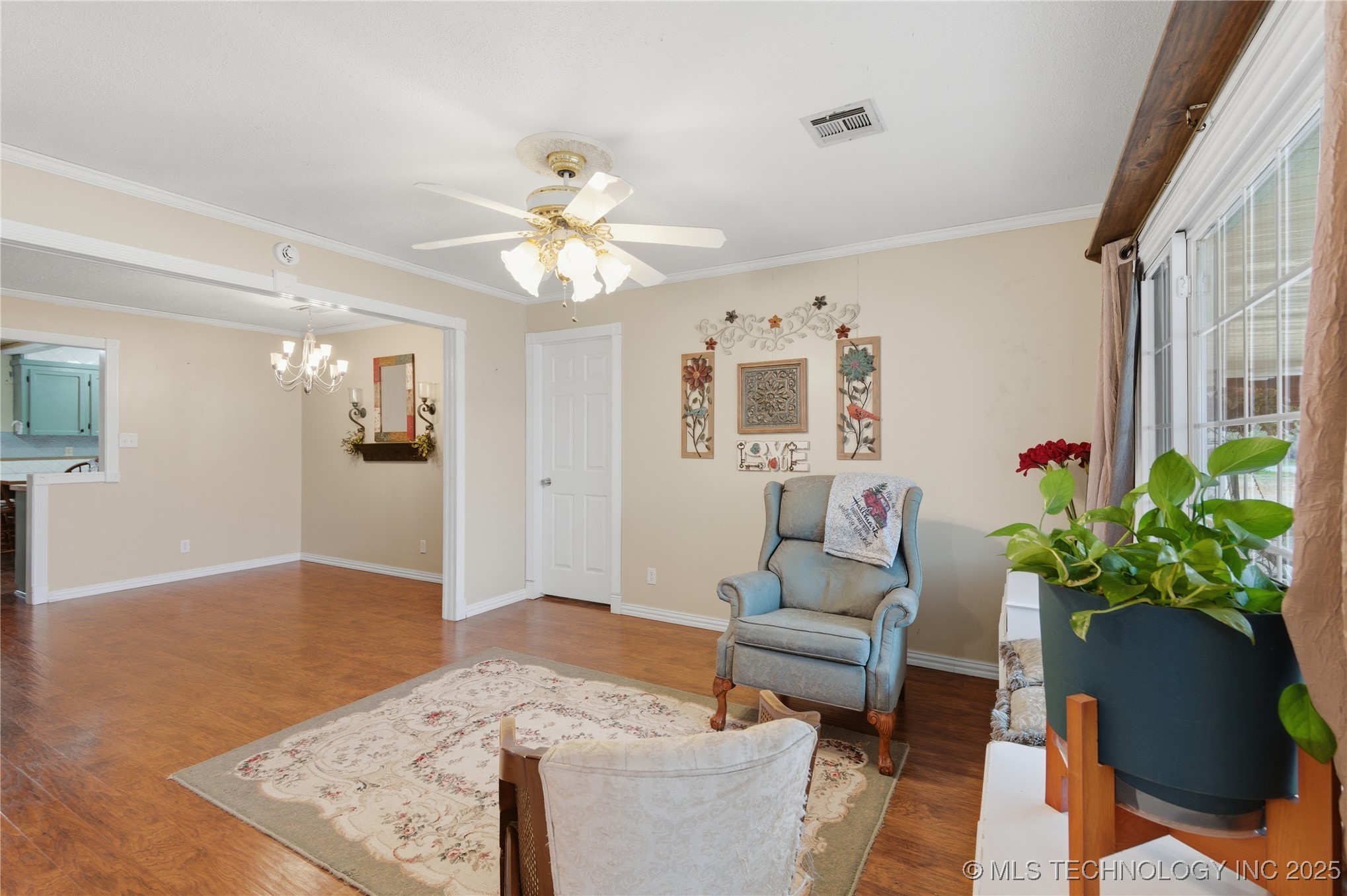 1323 Maple Street Property Photo 5