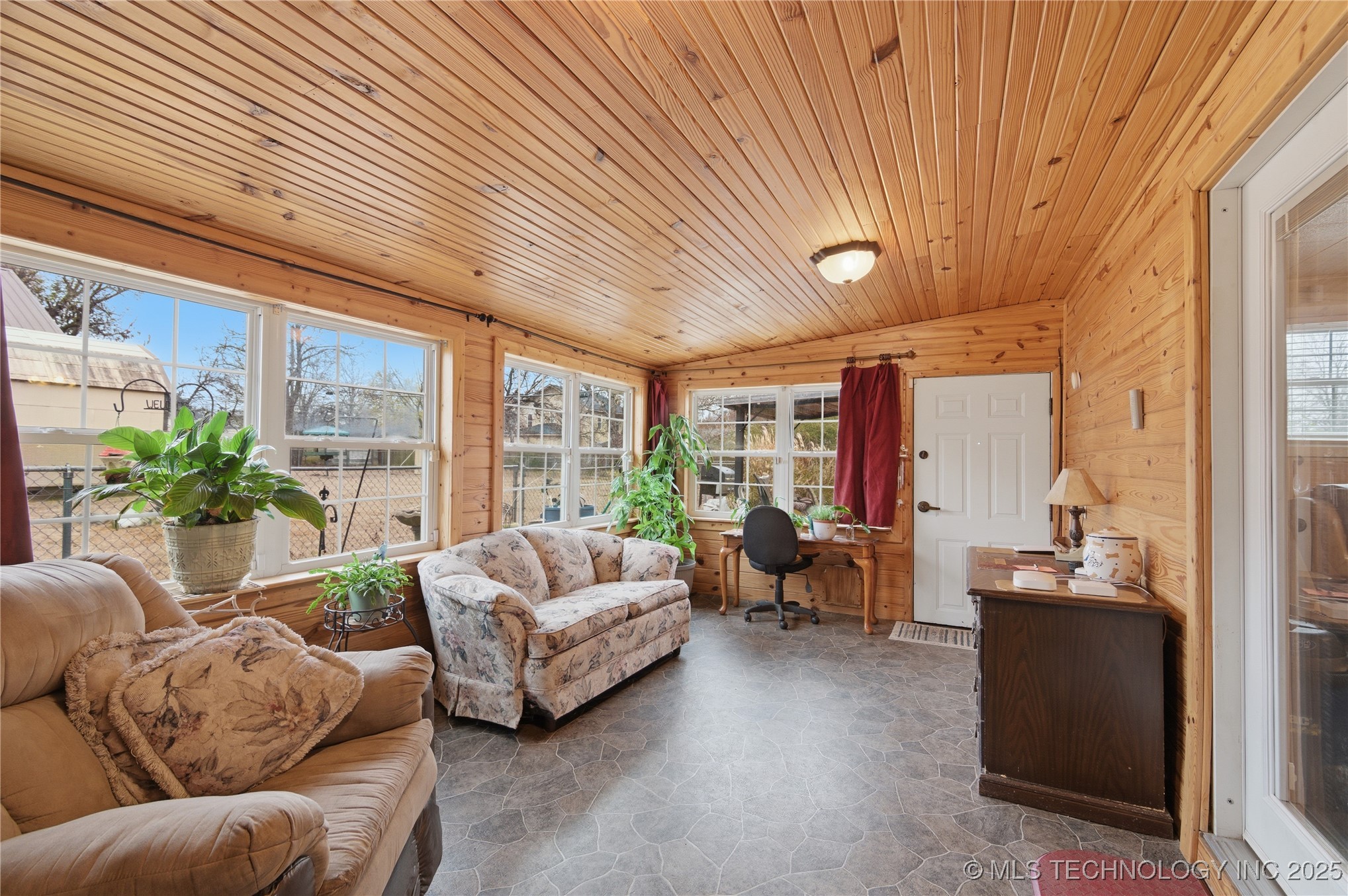 1323 Maple Street Property Photo 23