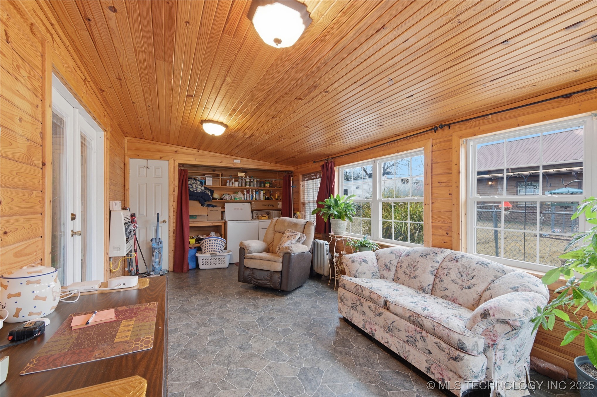 1323 Maple Street Property Photo 24