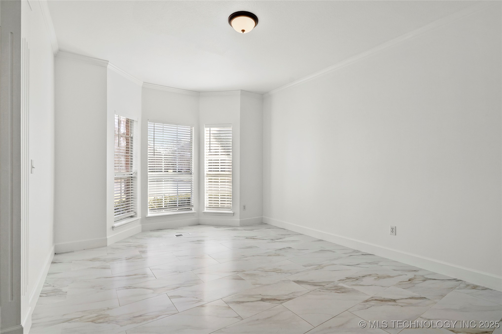 8524 S 99th East Avenue Property Photo 6