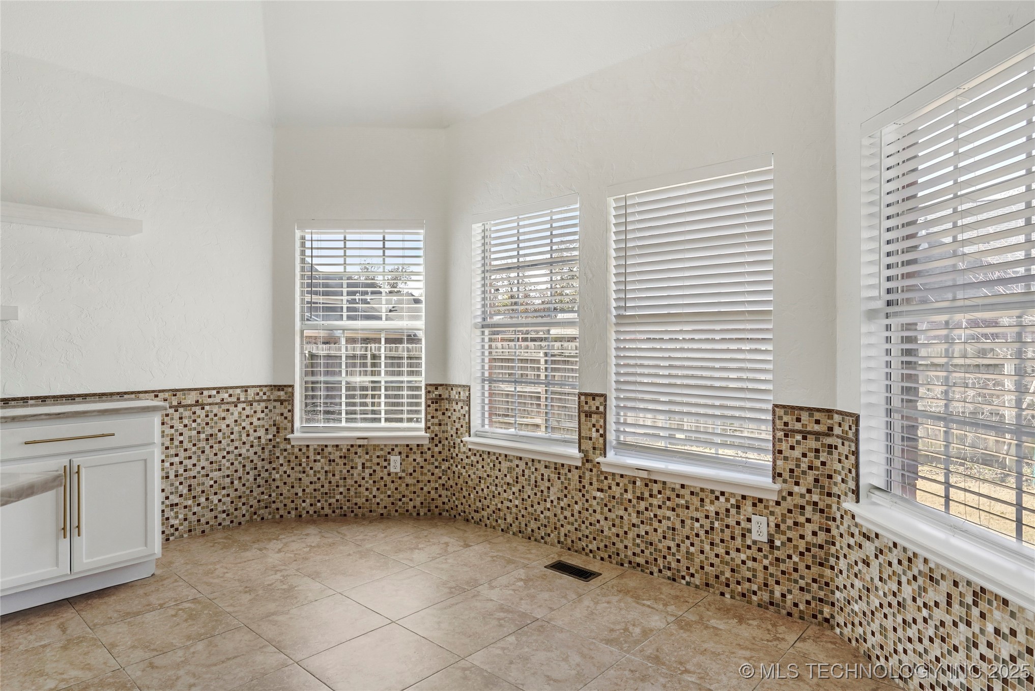 8524 S 99th East Avenue Property Photo 16