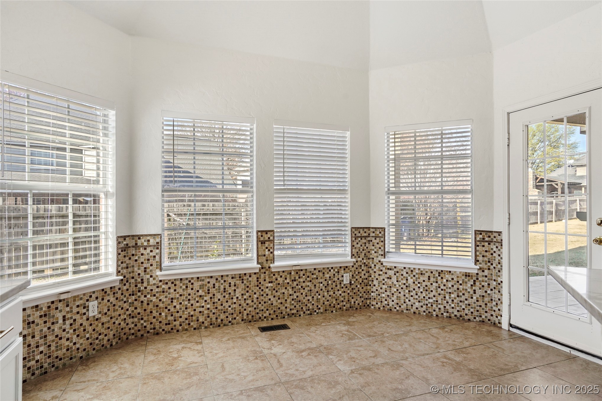 8524 S 99th East Avenue Property Photo 17