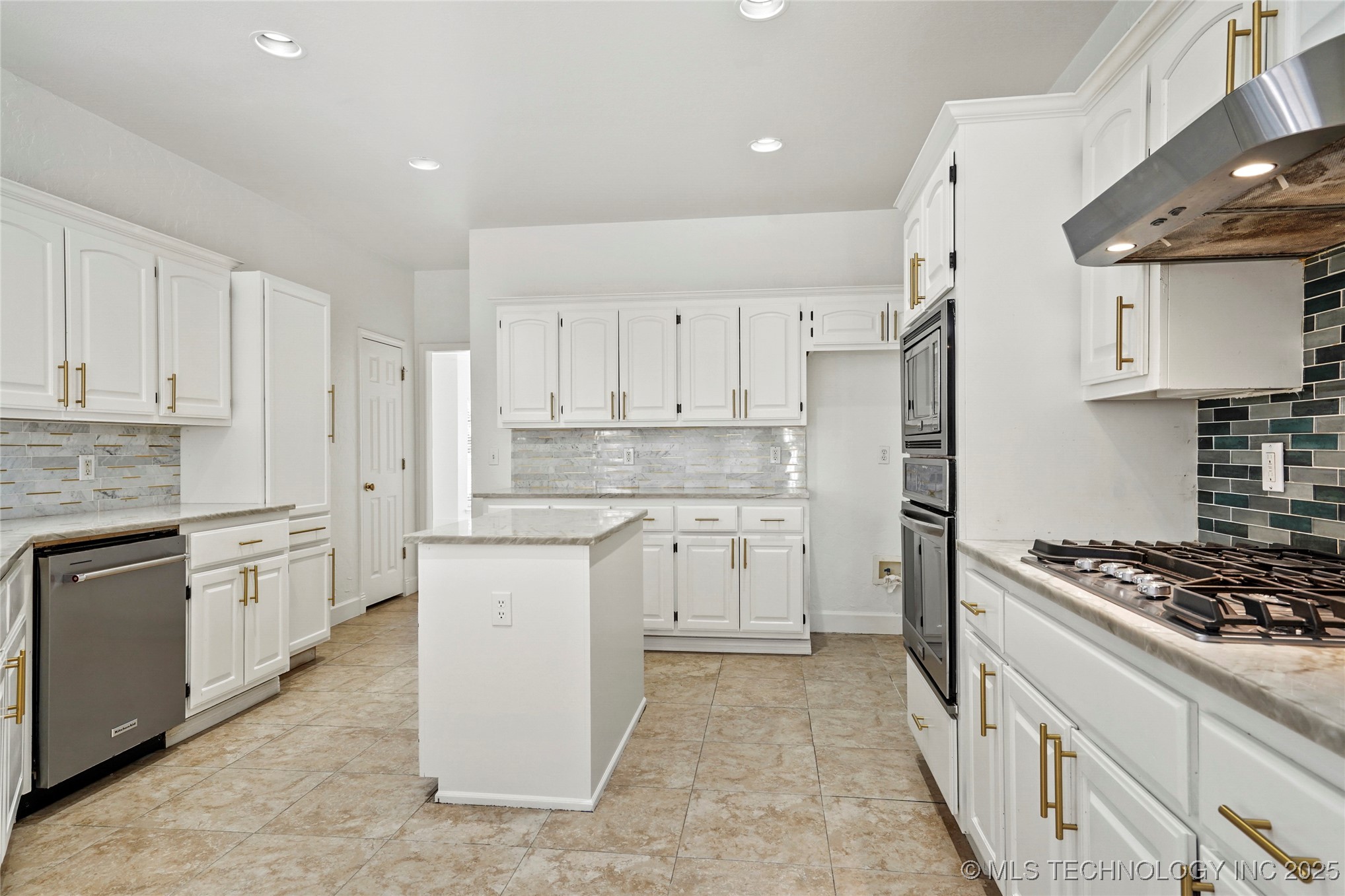 8524 S 99th East Avenue Property Photo 19