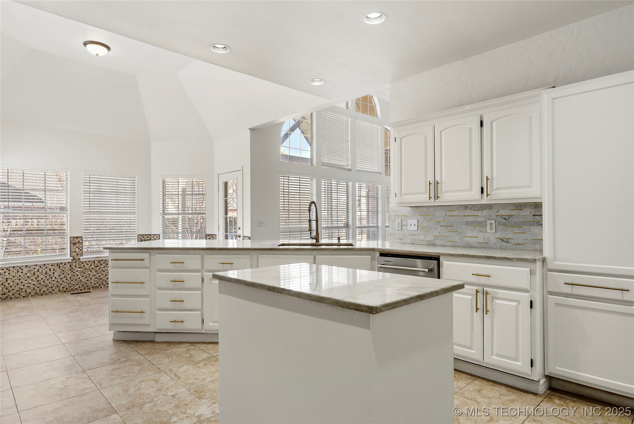 8524 S 99th East Avenue Property Photo 20