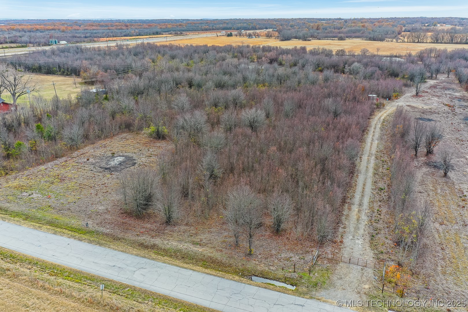 W 90th Street North Property Photo 3