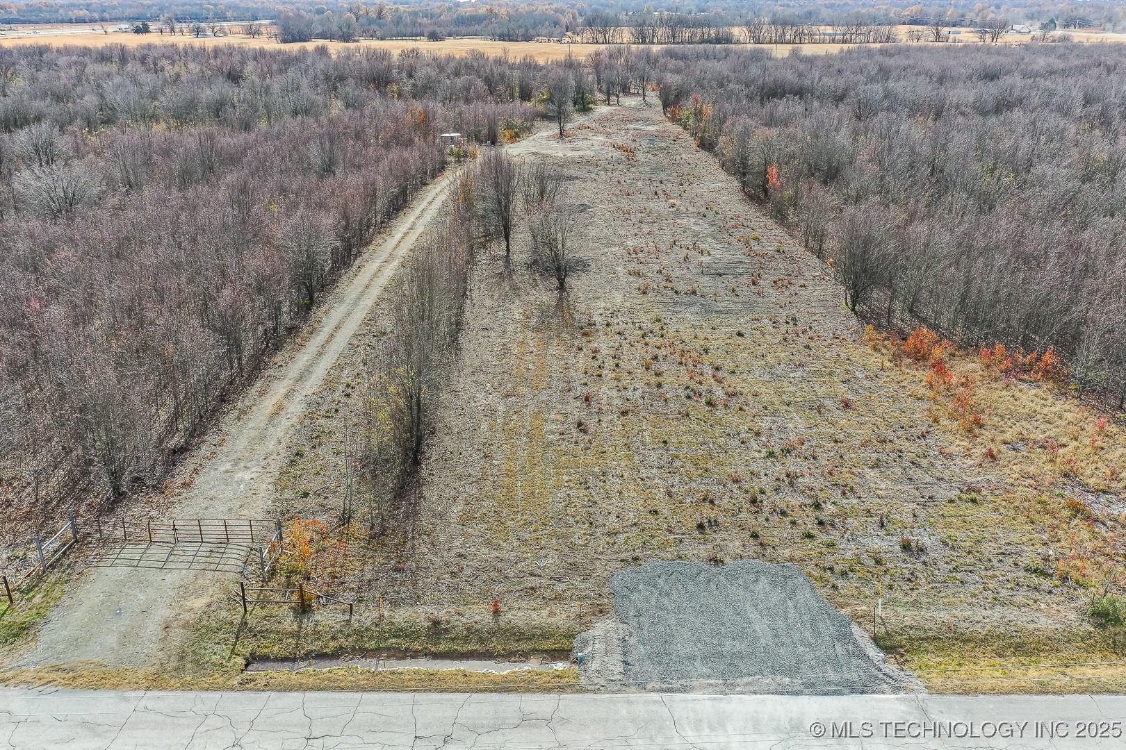 W 90th Street North Property Photo 18