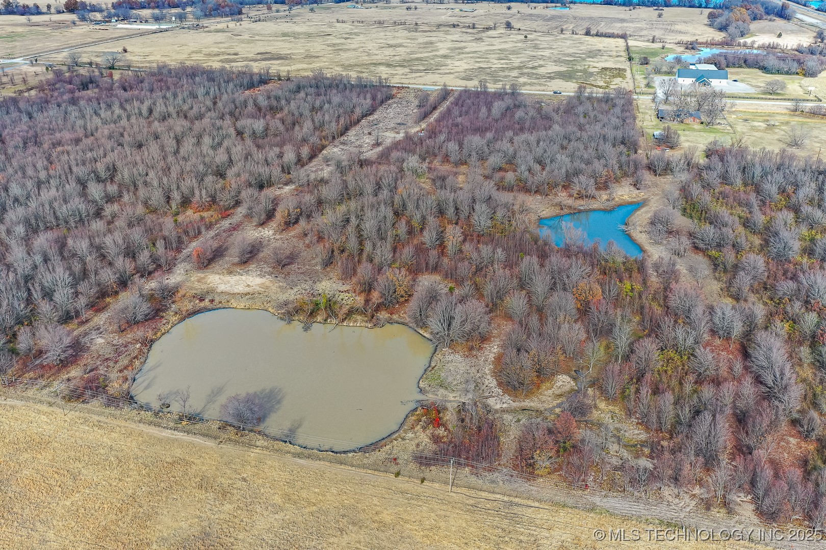 W 90th Street North Property Photo 20