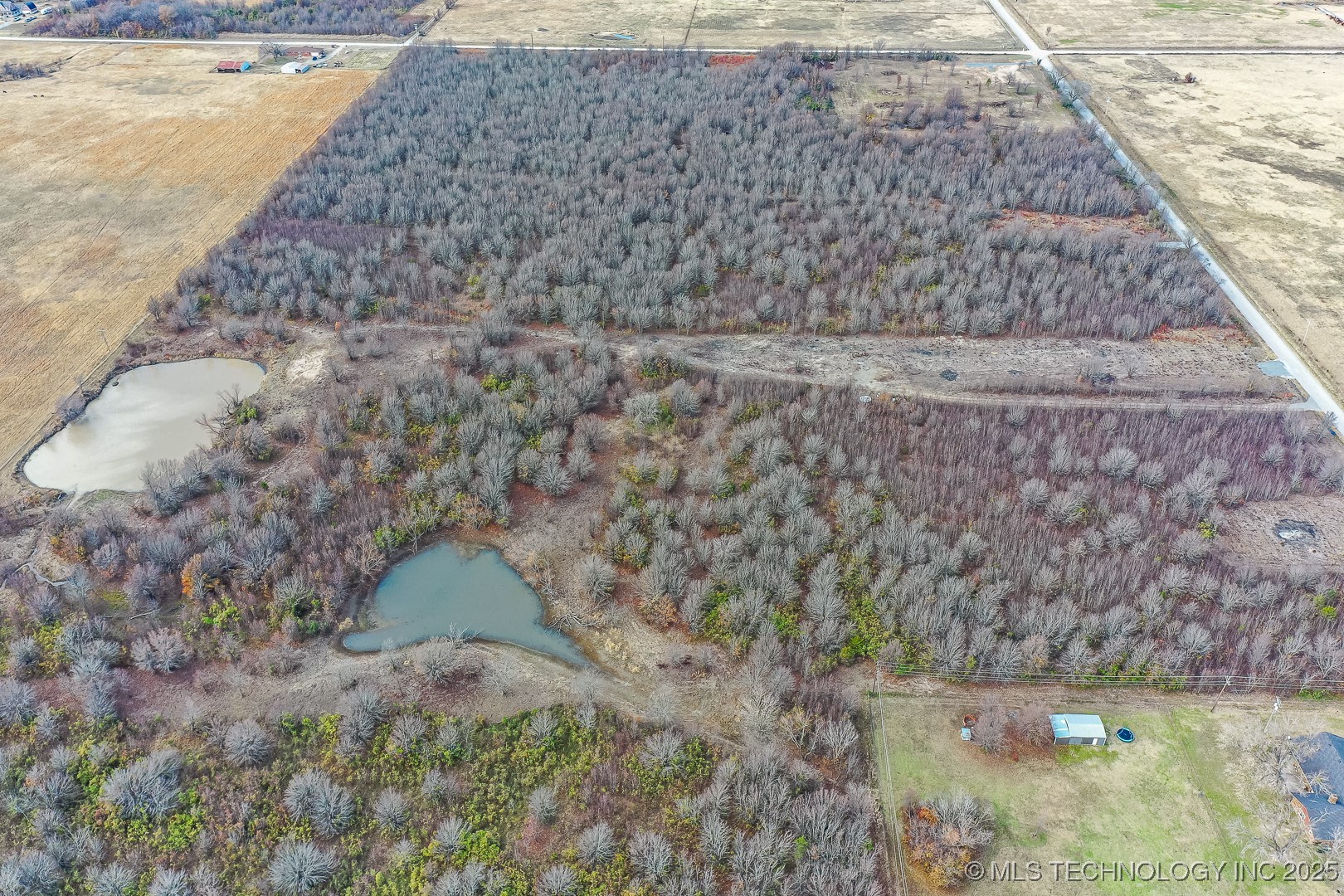 W 90th Street North Property Photo 24