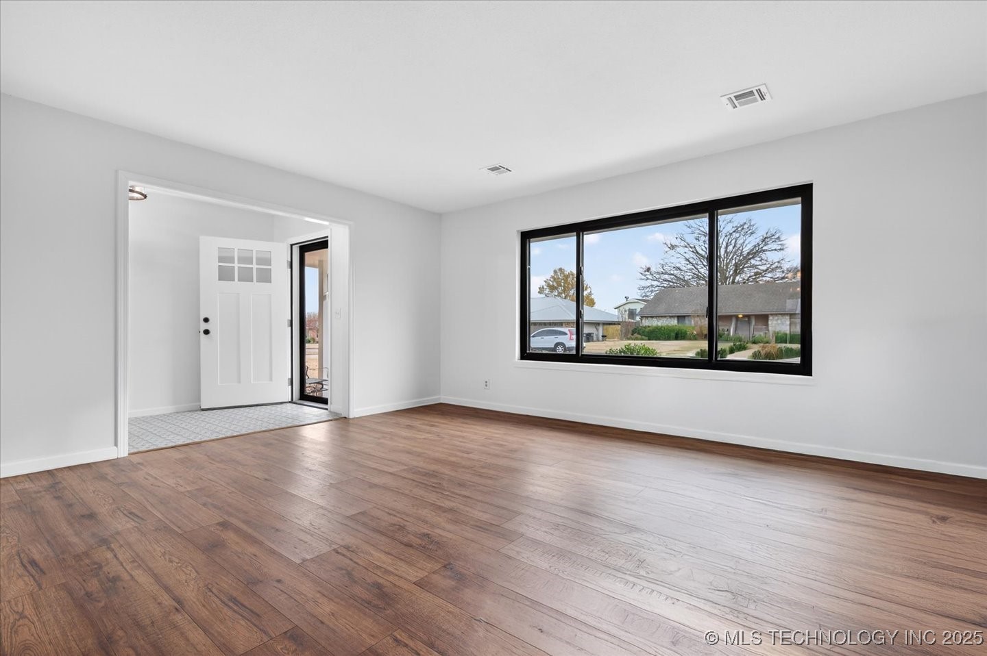 6736 Dorsett Drive Property Photo 6