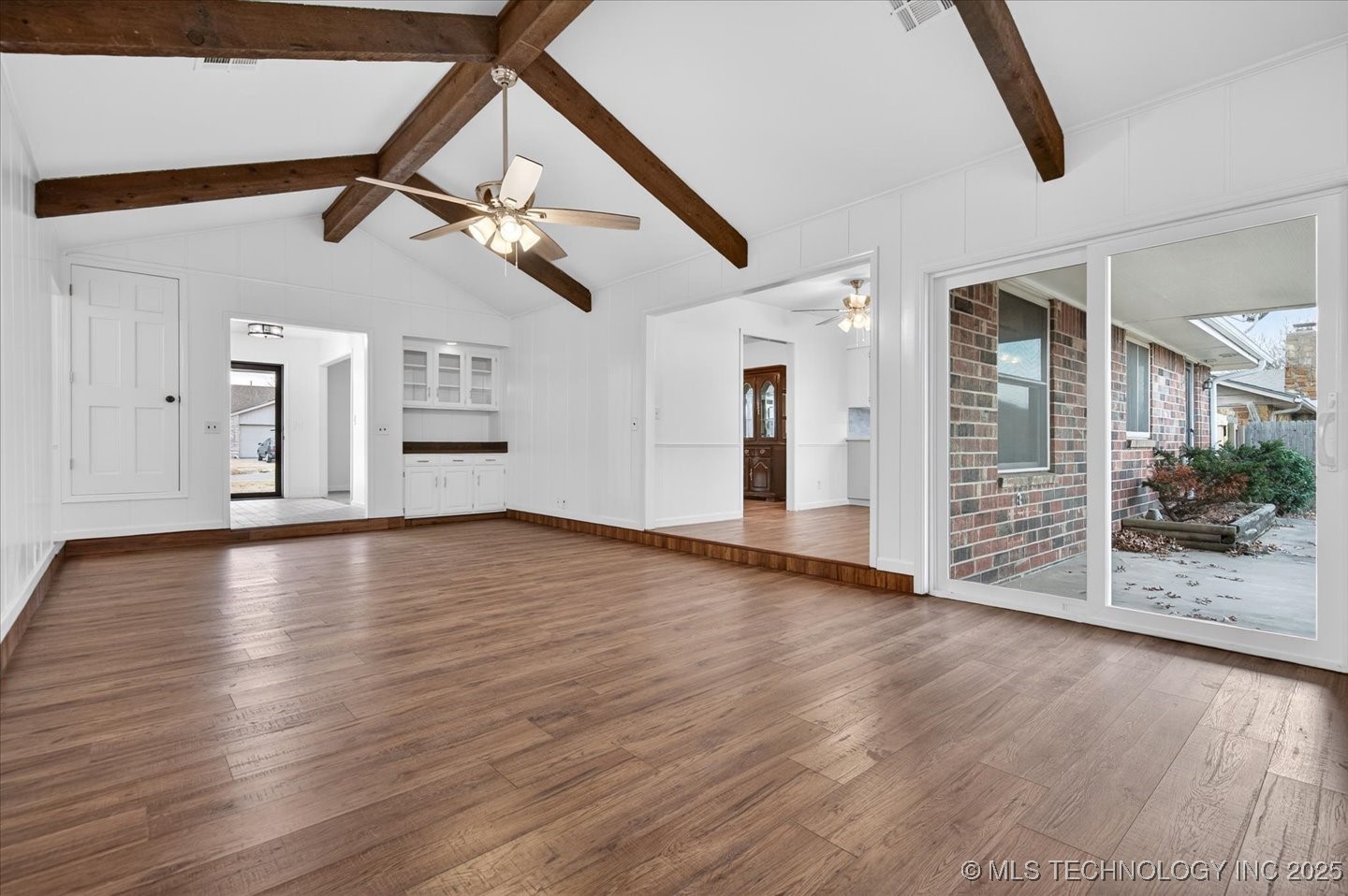 6736 Dorsett Drive Property Photo 8