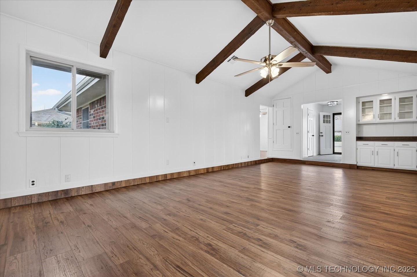 6736 Dorsett Drive Property Photo 9