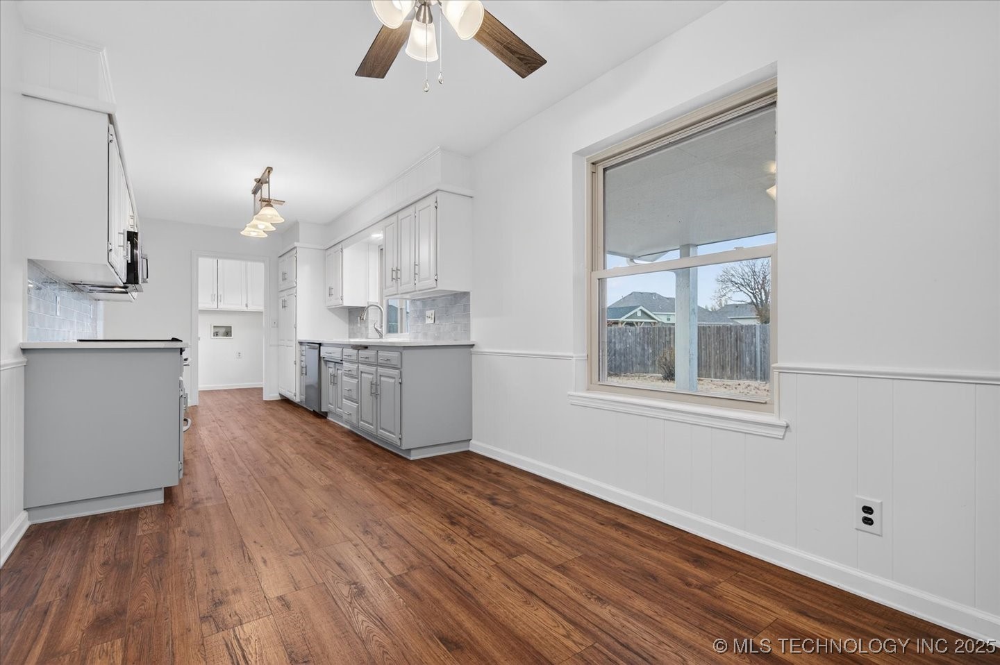 6736 Dorsett Drive Property Photo 10