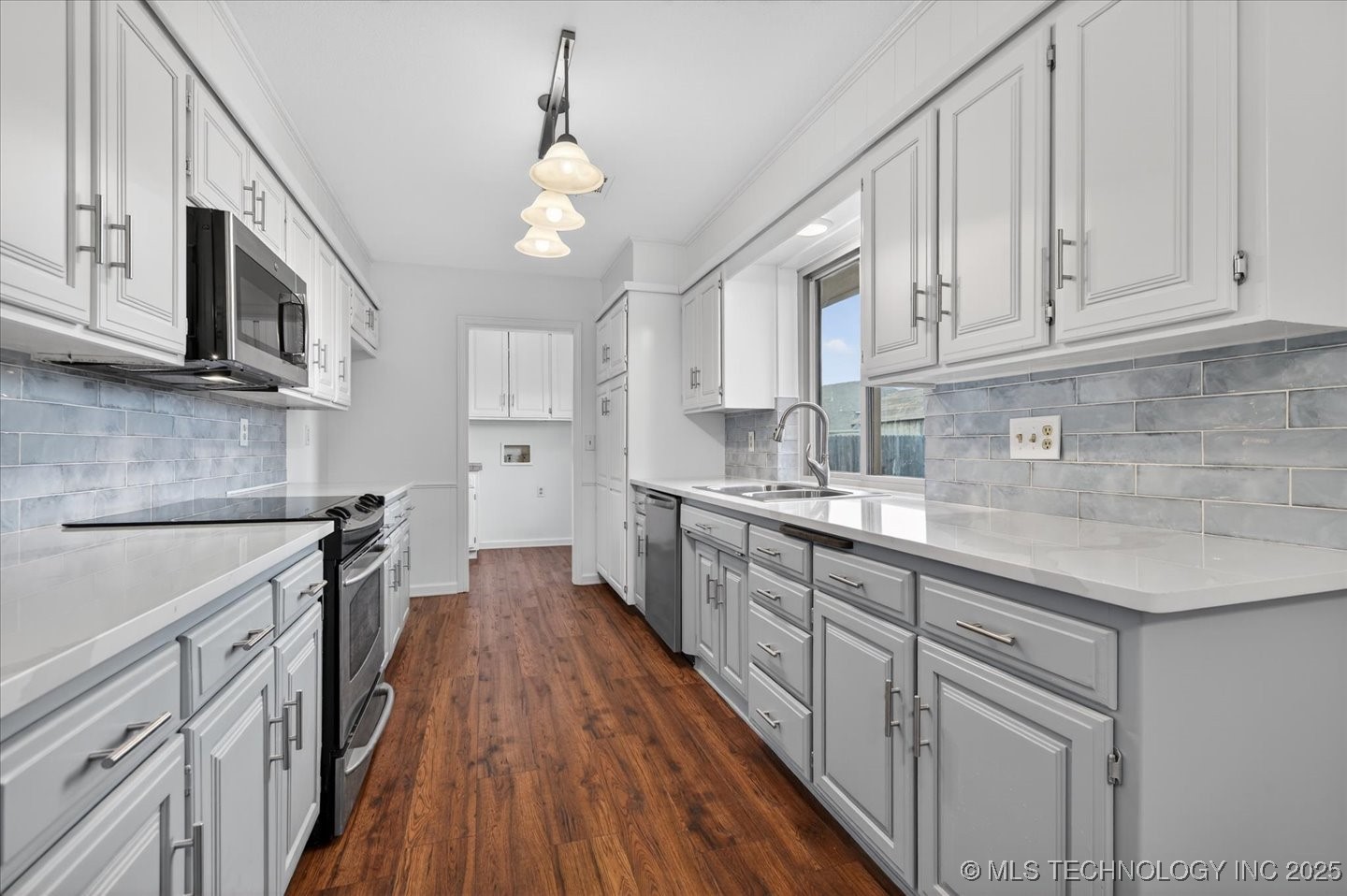 6736 Dorsett Drive Property Photo 12