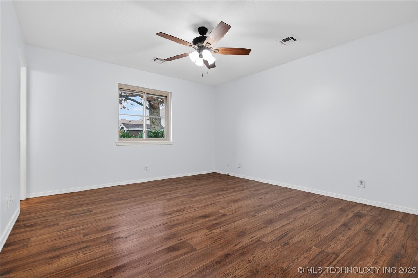 6736 Dorsett Drive Property Photo 16