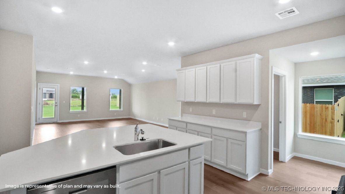 10116 E 131st Place S Property Photo 3