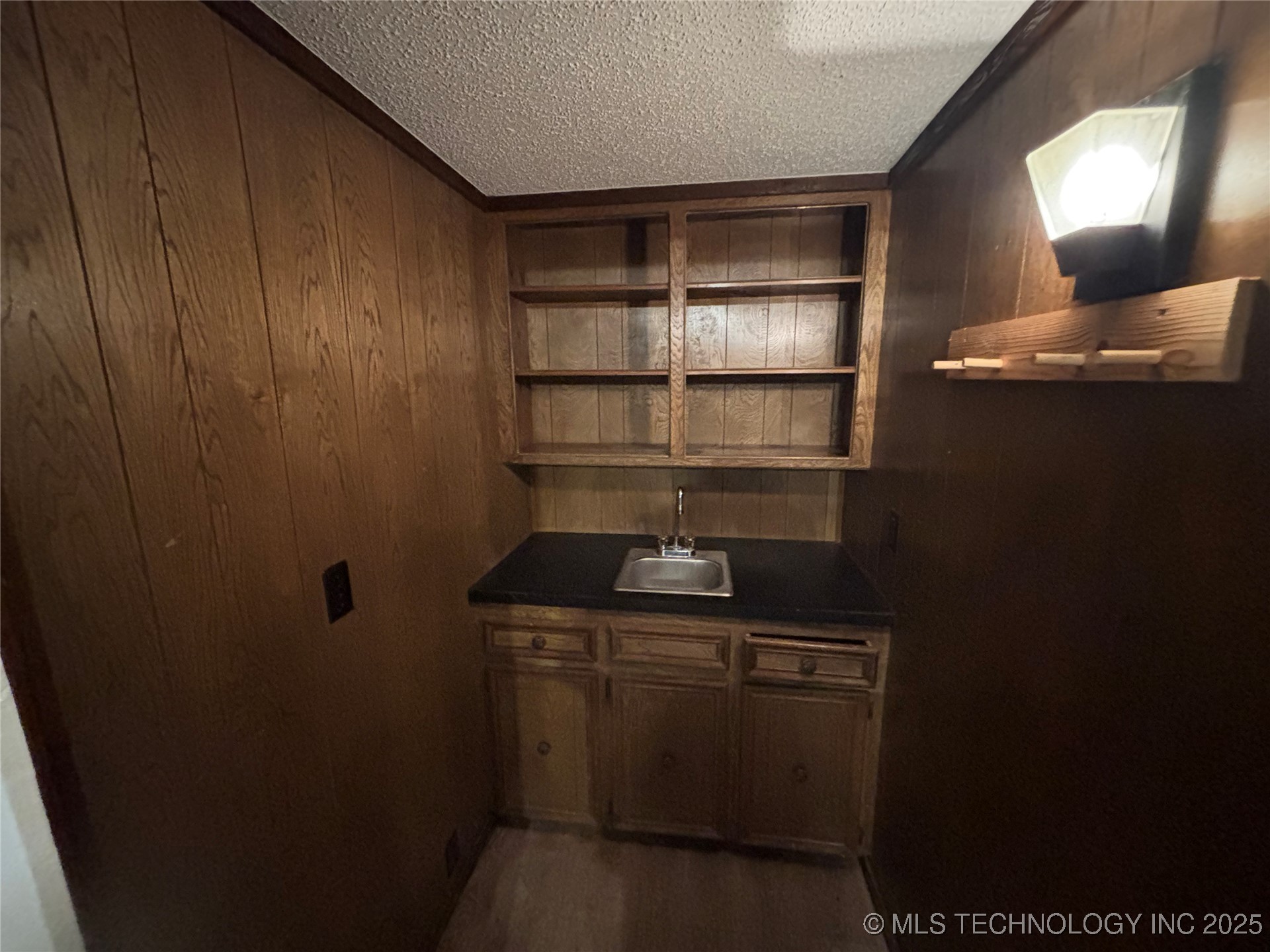 6140 E 164th Street Property Photo 5