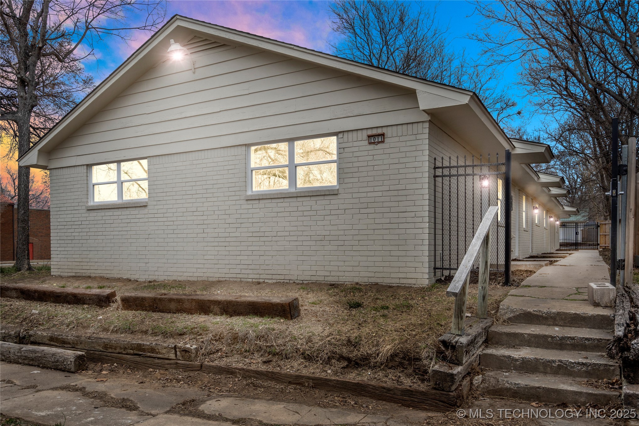 1011 S Rockford Avenue Property Photo 1