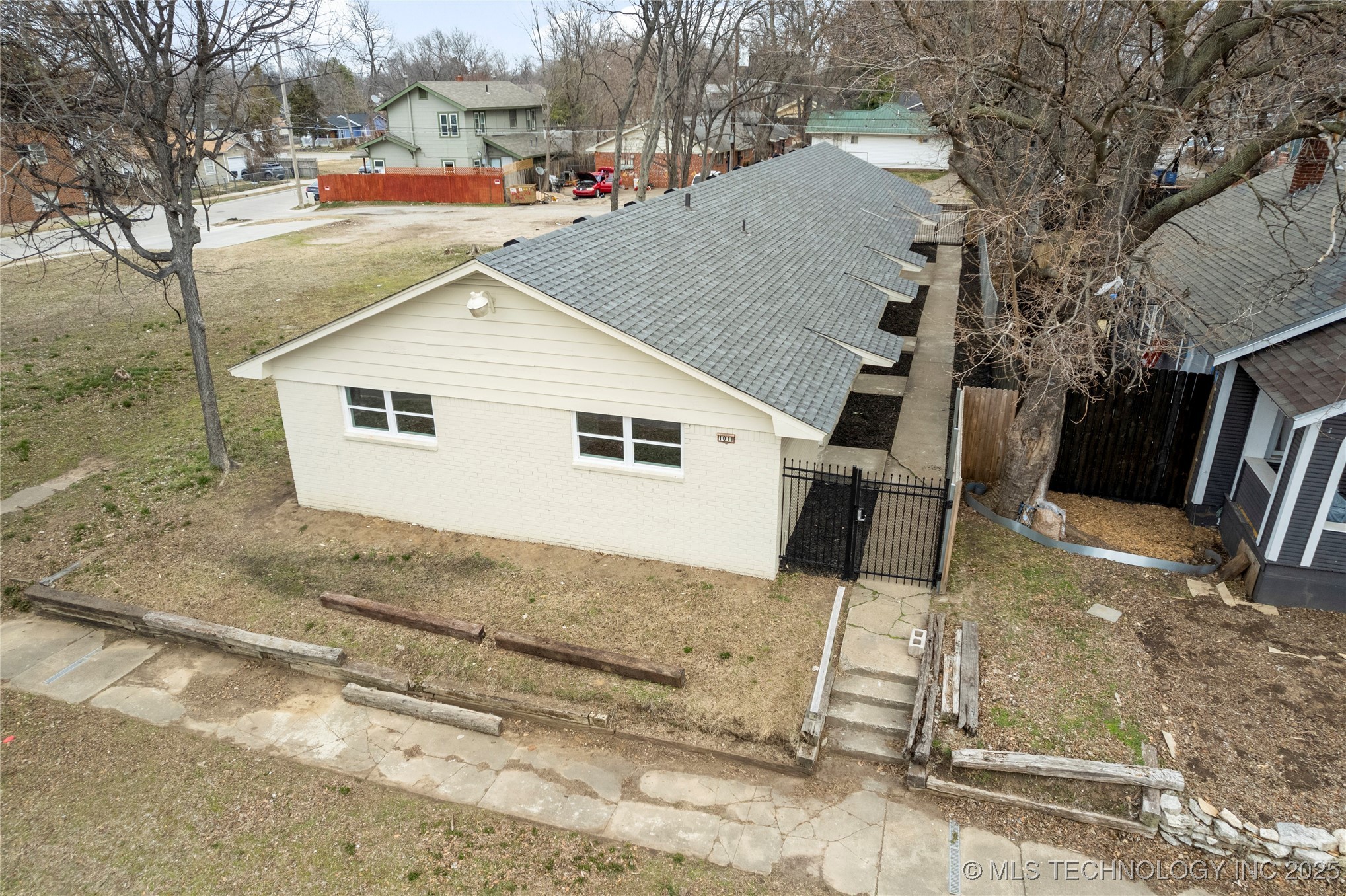 1011 S Rockford Avenue Property Photo 3