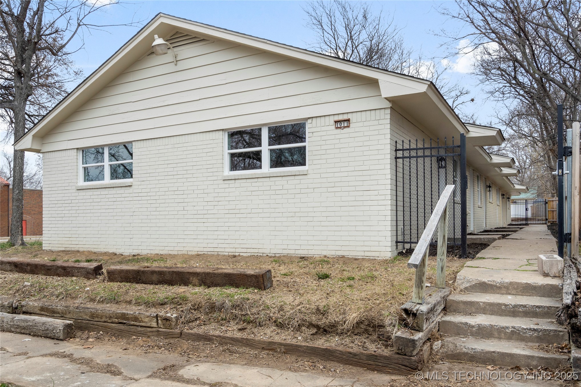 1011 S Rockford Avenue Property Photo 6