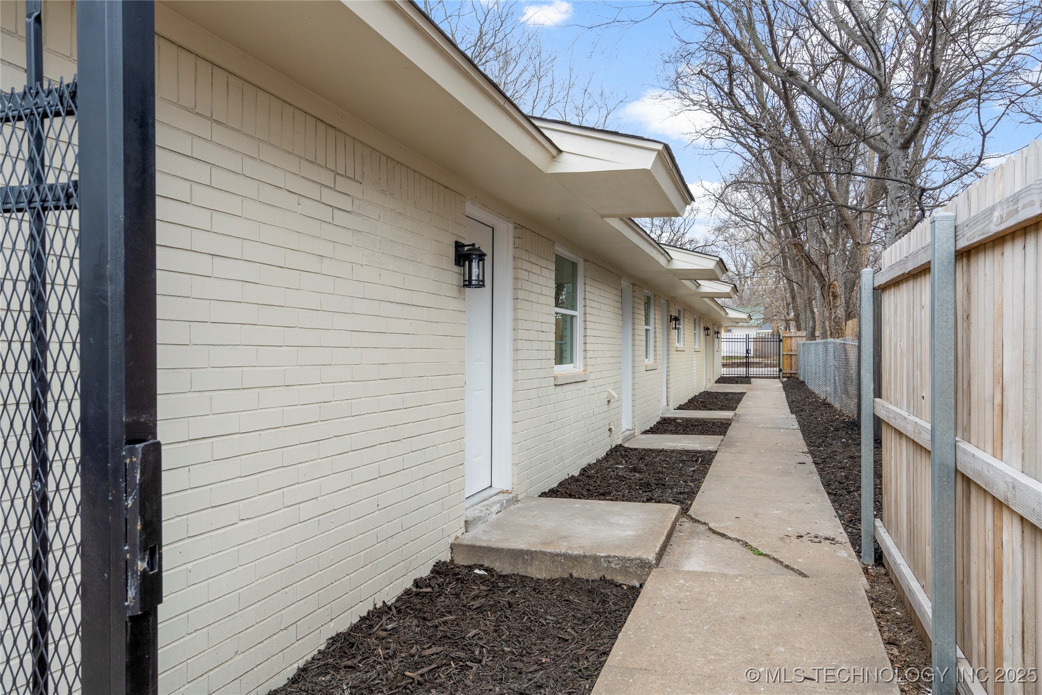 1011 S Rockford Avenue Property Photo 7