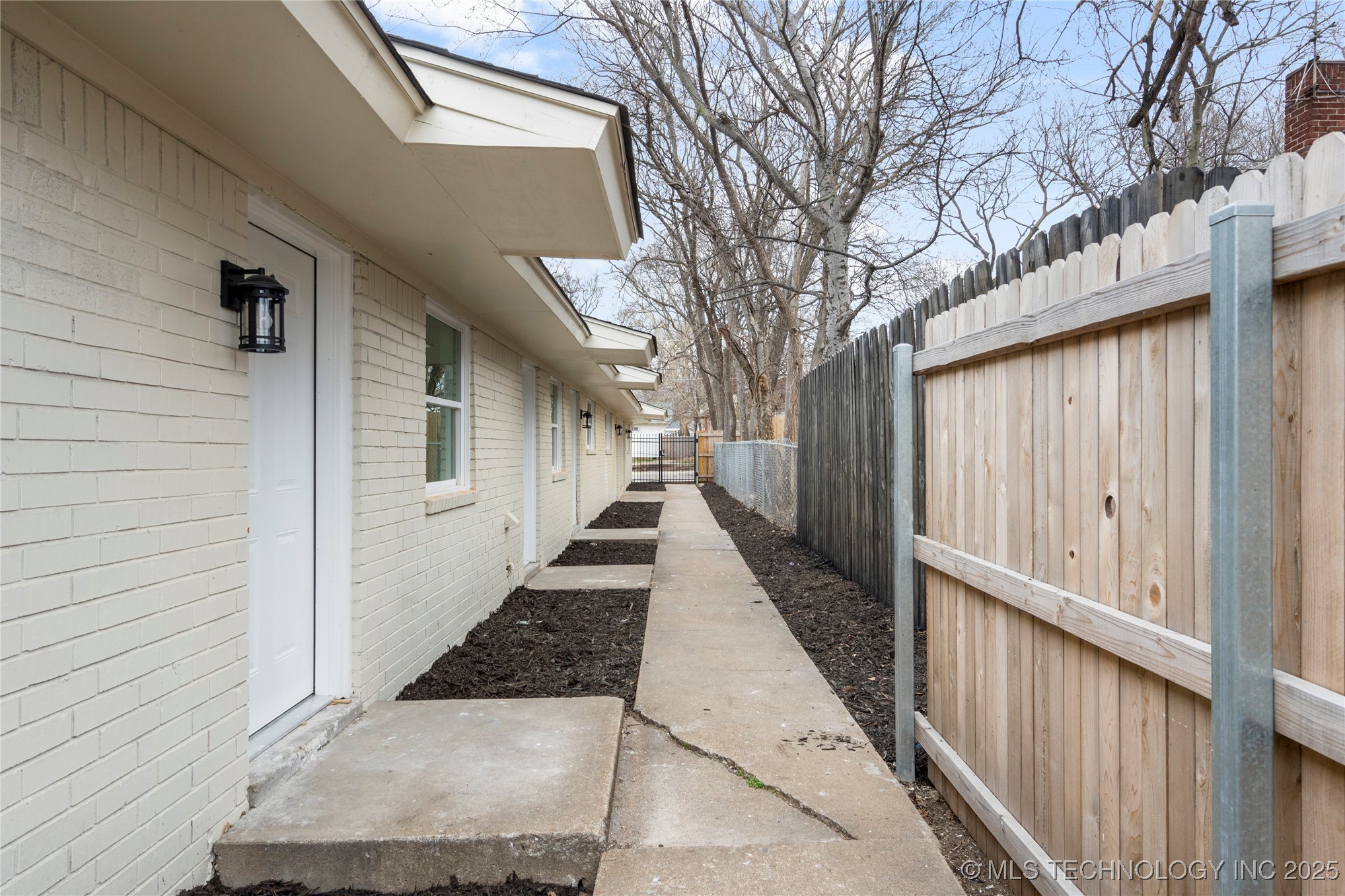 1011 S Rockford Avenue Property Photo 9