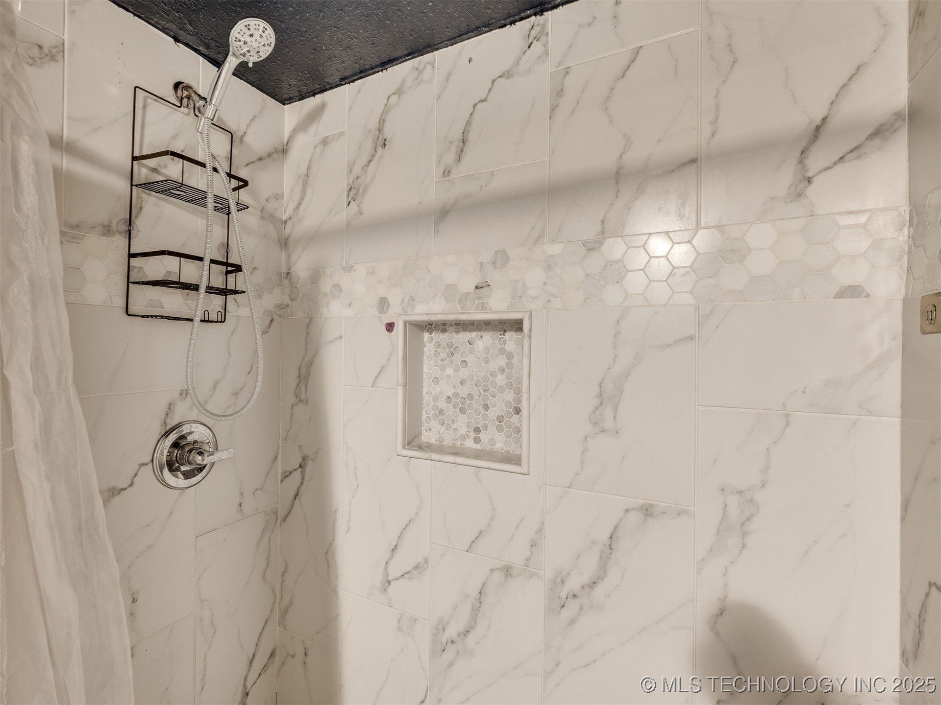 2403 S 124th East Avenue Property Photo 33