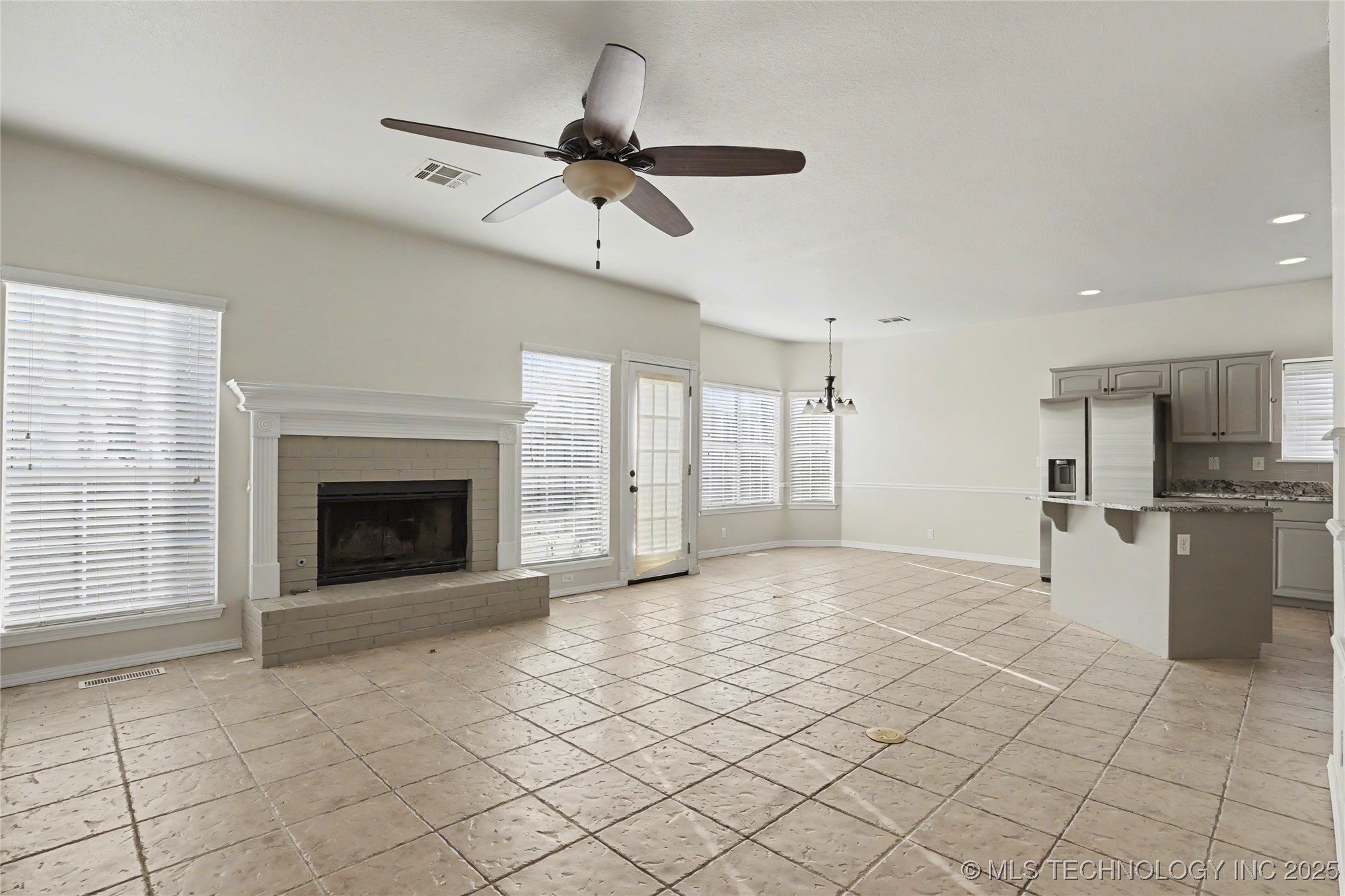 1016 S Willow Avenue Property Photo 3