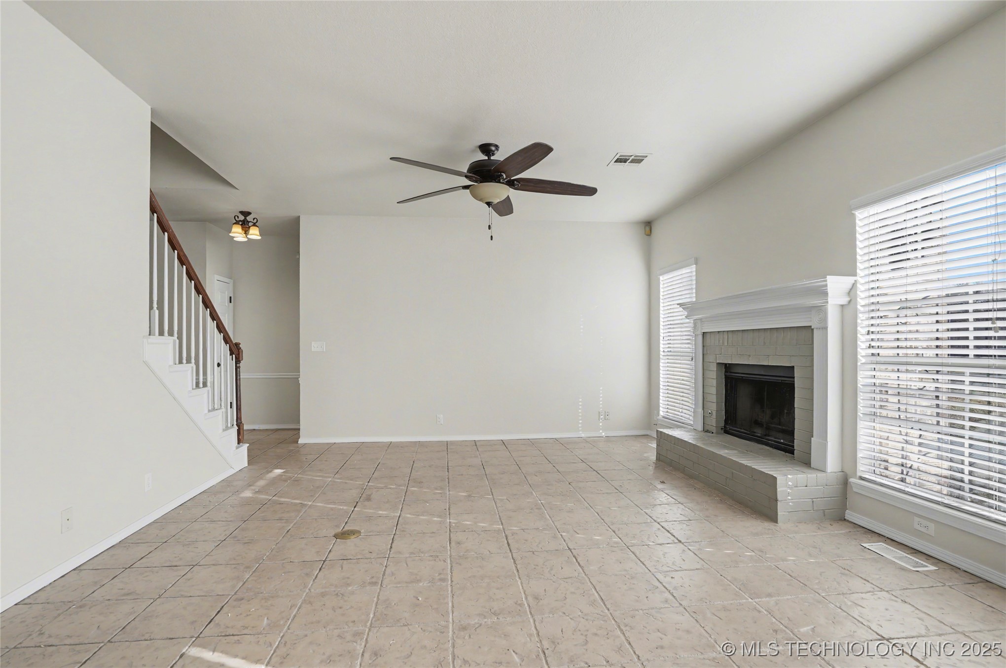 1016 S Willow Avenue Property Photo 4