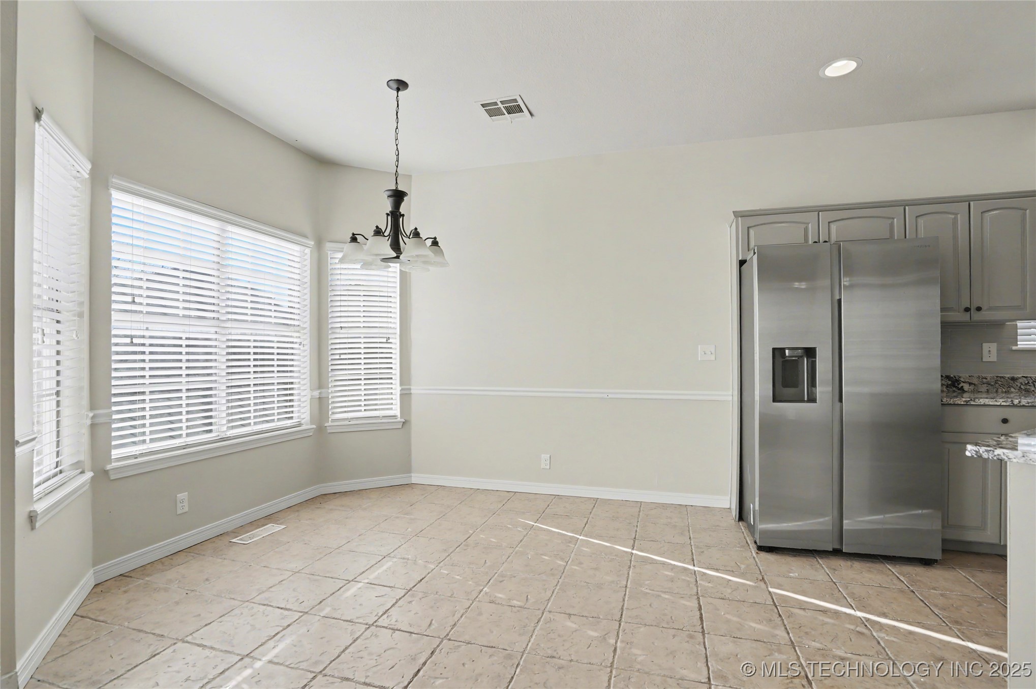 1016 S Willow Avenue Property Photo 5