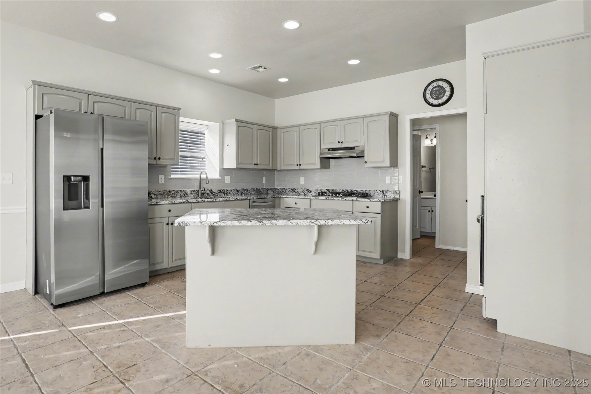 1016 S Willow Avenue Property Photo 6