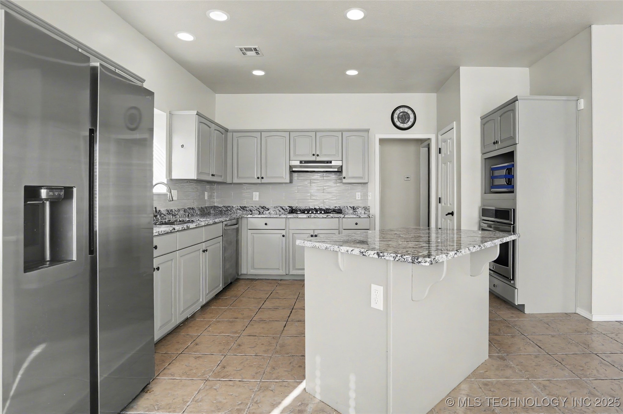 1016 S Willow Avenue Property Photo 7