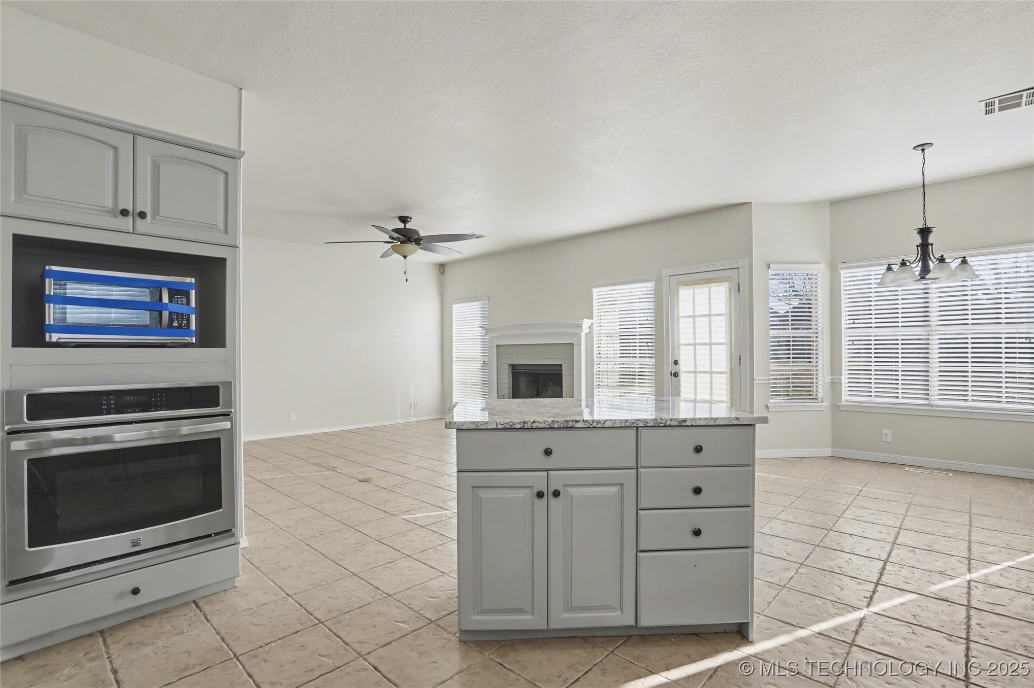 1016 S Willow Avenue Property Photo 9