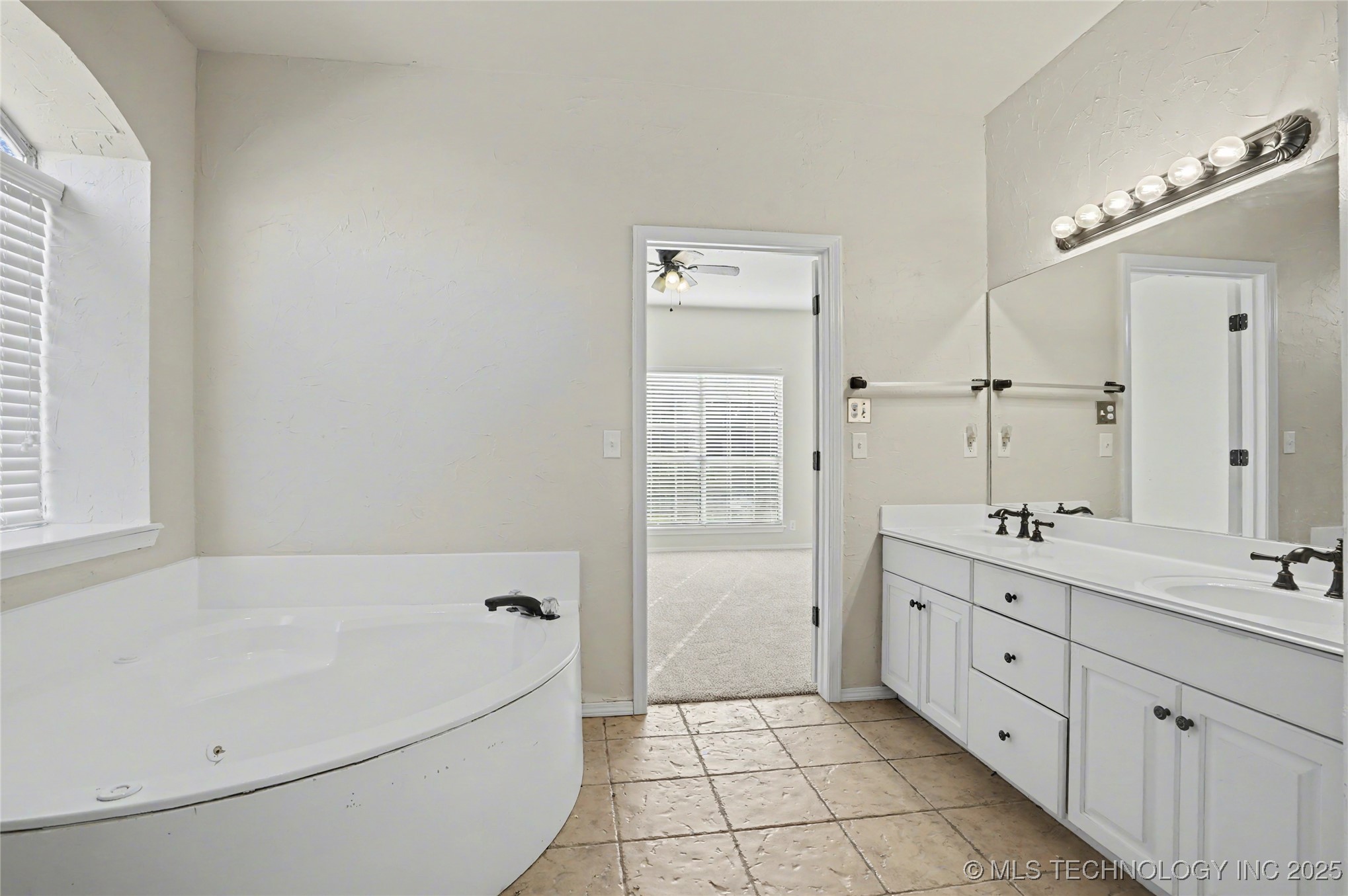 1016 S Willow Avenue Property Photo 15