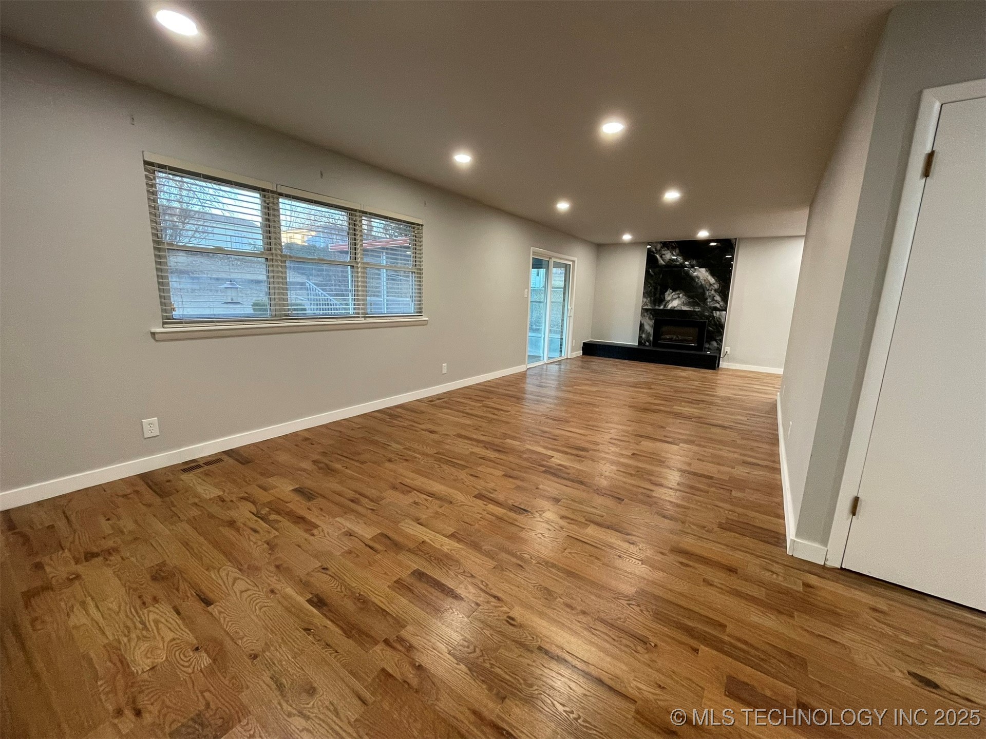 1016 N Cedar Avenue Property Photo 4