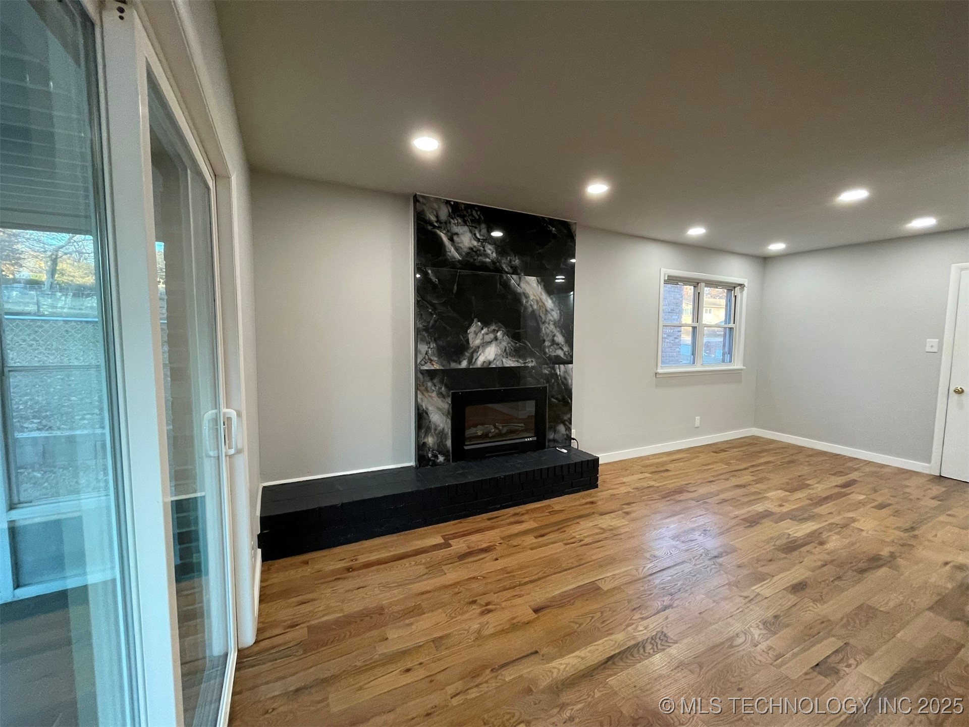 1016 N Cedar Avenue Property Photo 5