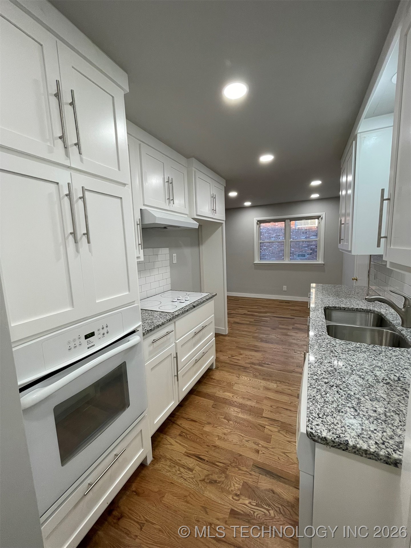 1016 N Cedar Avenue Property Photo 7