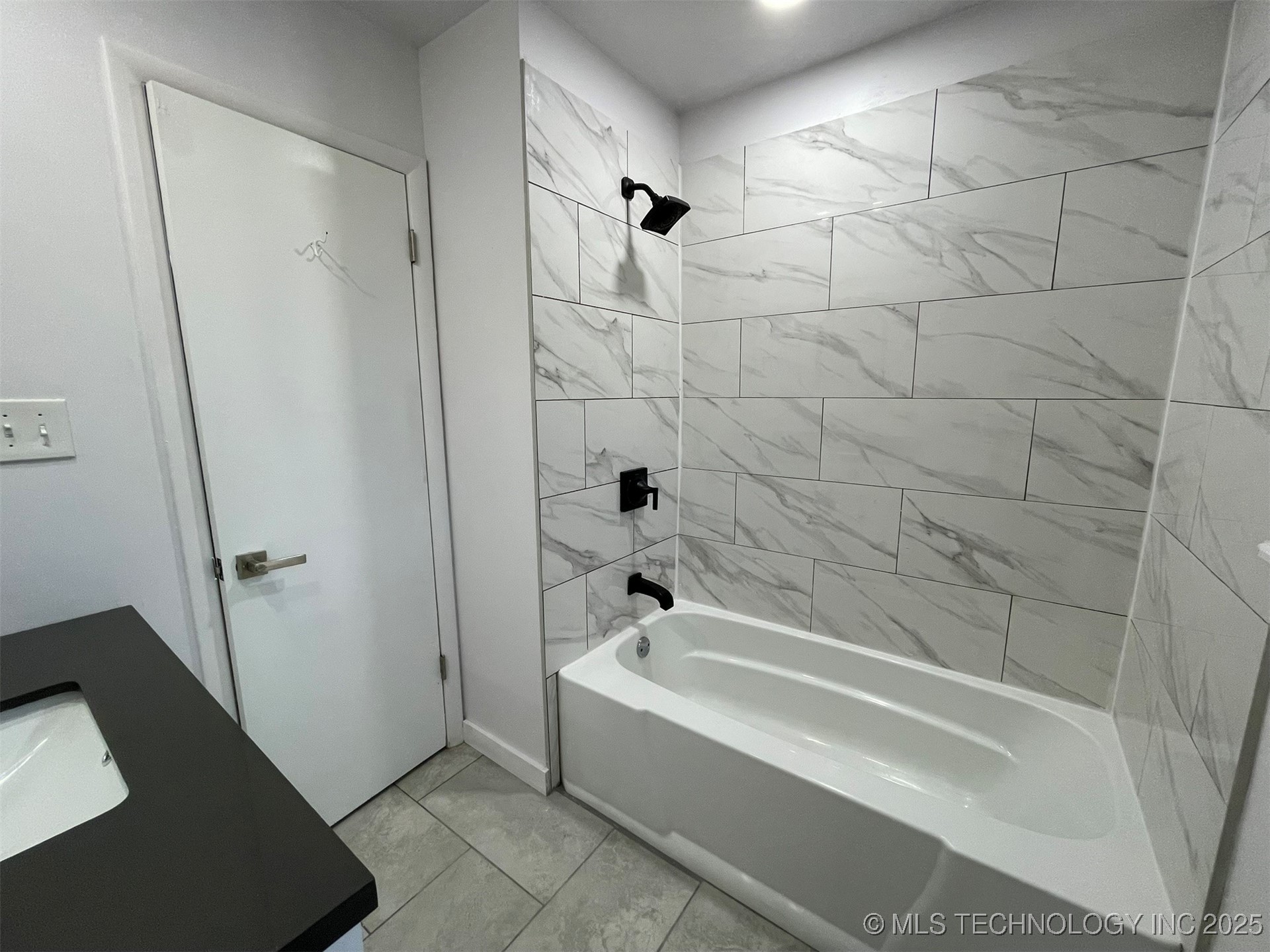 1016 N Cedar Avenue Property Photo 9