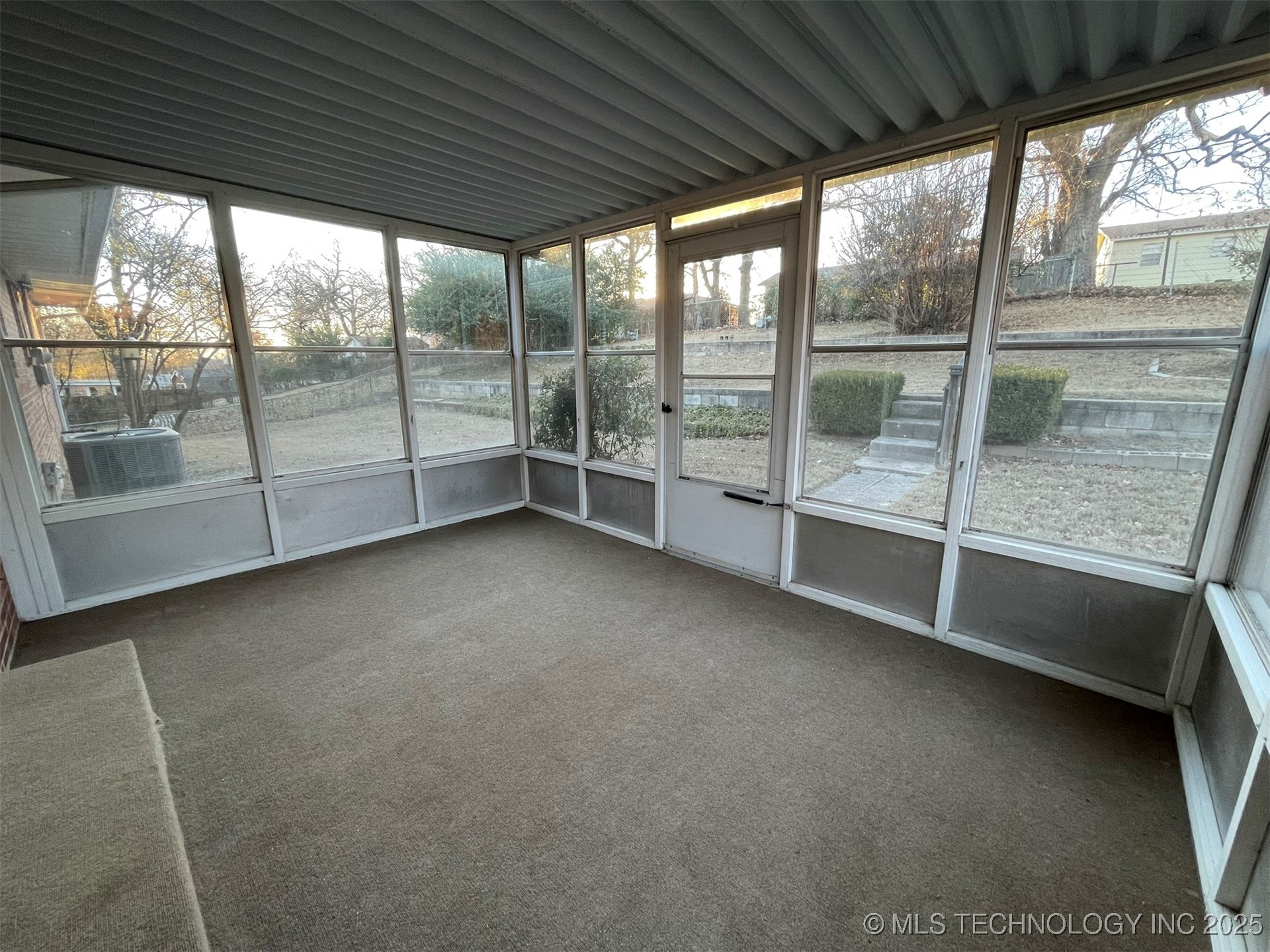 1016 N Cedar Avenue Property Photo 15